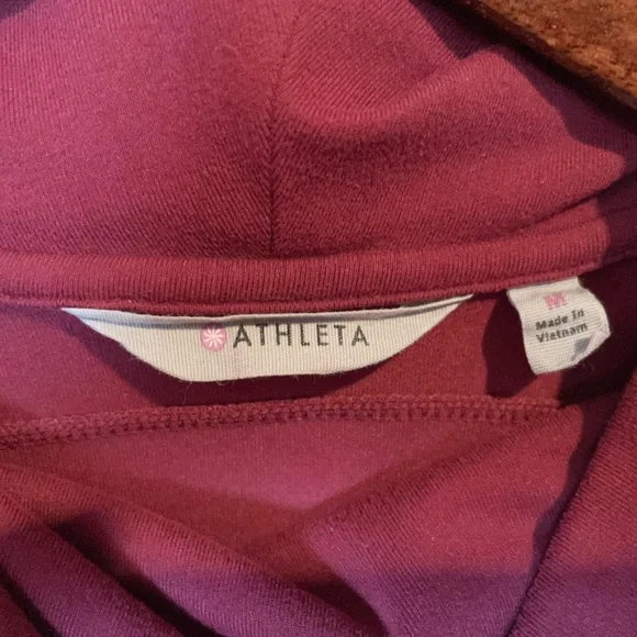 ⭐️ Athleta - mid weight long sleeve top - Picture 4 of 7